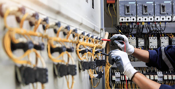Professional Electrician technician working in Nebraska City, NE